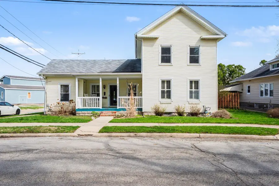 201 S Oak Street, Buchanan, MI 49107 - #2