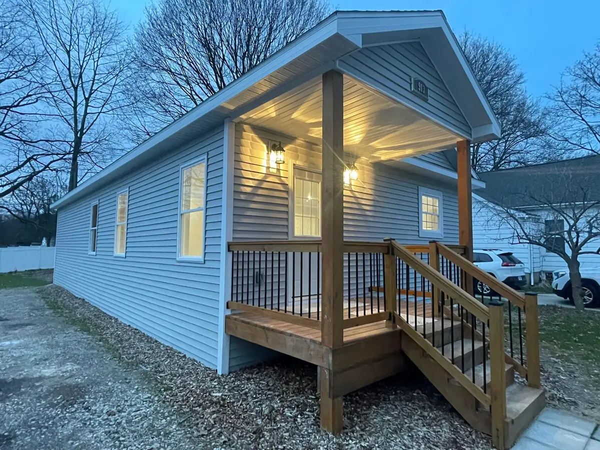 913 Pine Avenue, Alma, MI 48801 - #1