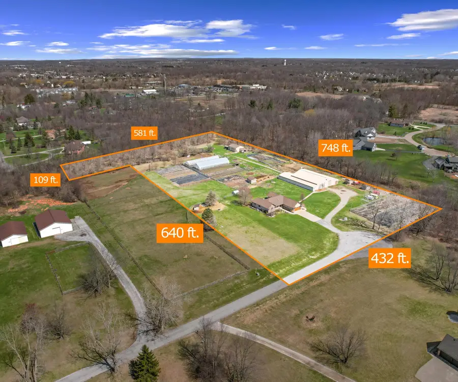 9552 Wall Gene Road, South Lyon, MI 48178 - #3