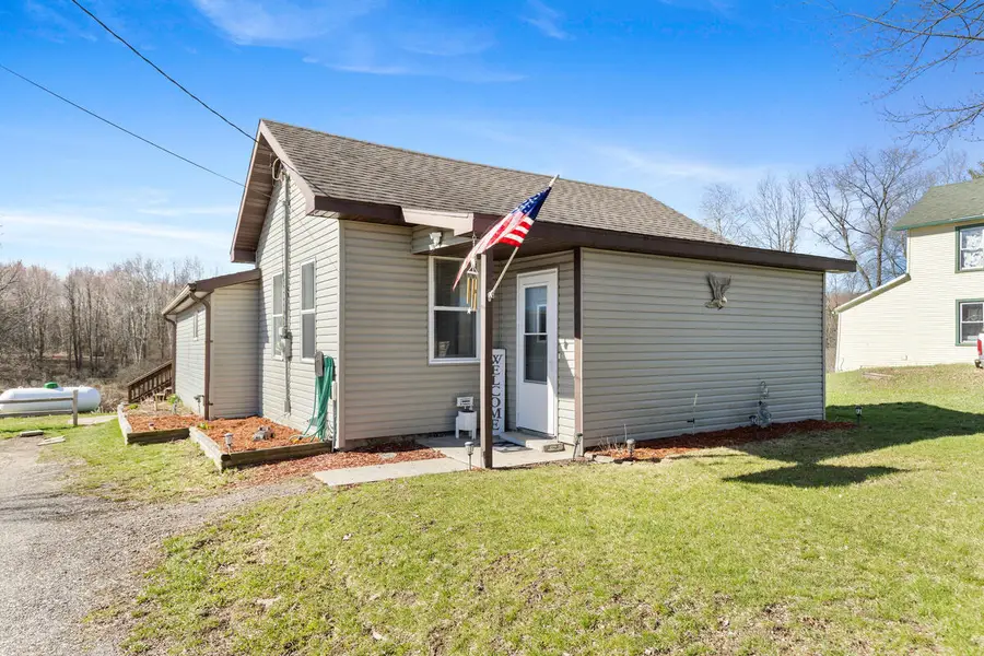 517 W Fenwick Road, Fenwick, MI 48834 - #3