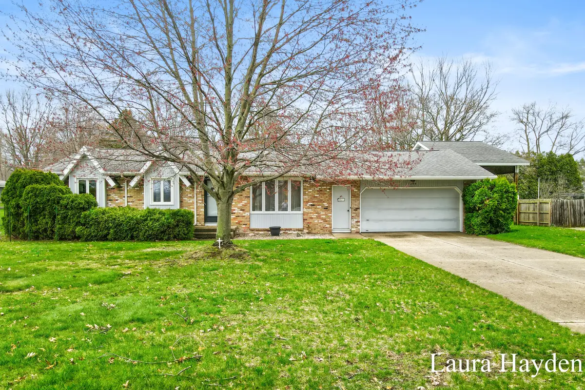 11394 8th Avenue Nw, Grand Rapids, MI 49534 - #1