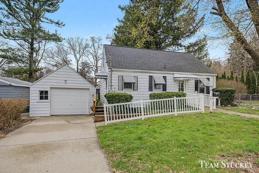 617 Vernon Avenue, Lansing, MI 48910 - #2