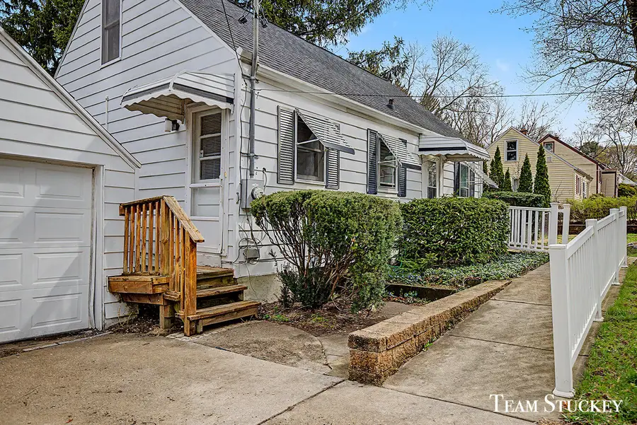 617 Vernon Avenue, Lansing, MI 48910 - #3