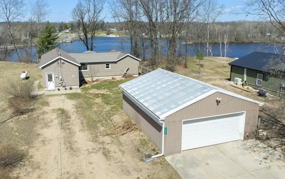 1471 E Beechwood Lane, White Cloud, MI 49349 - #1