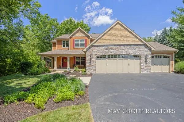 5254 Canyon River Drive Ne, Ada, MI 49301