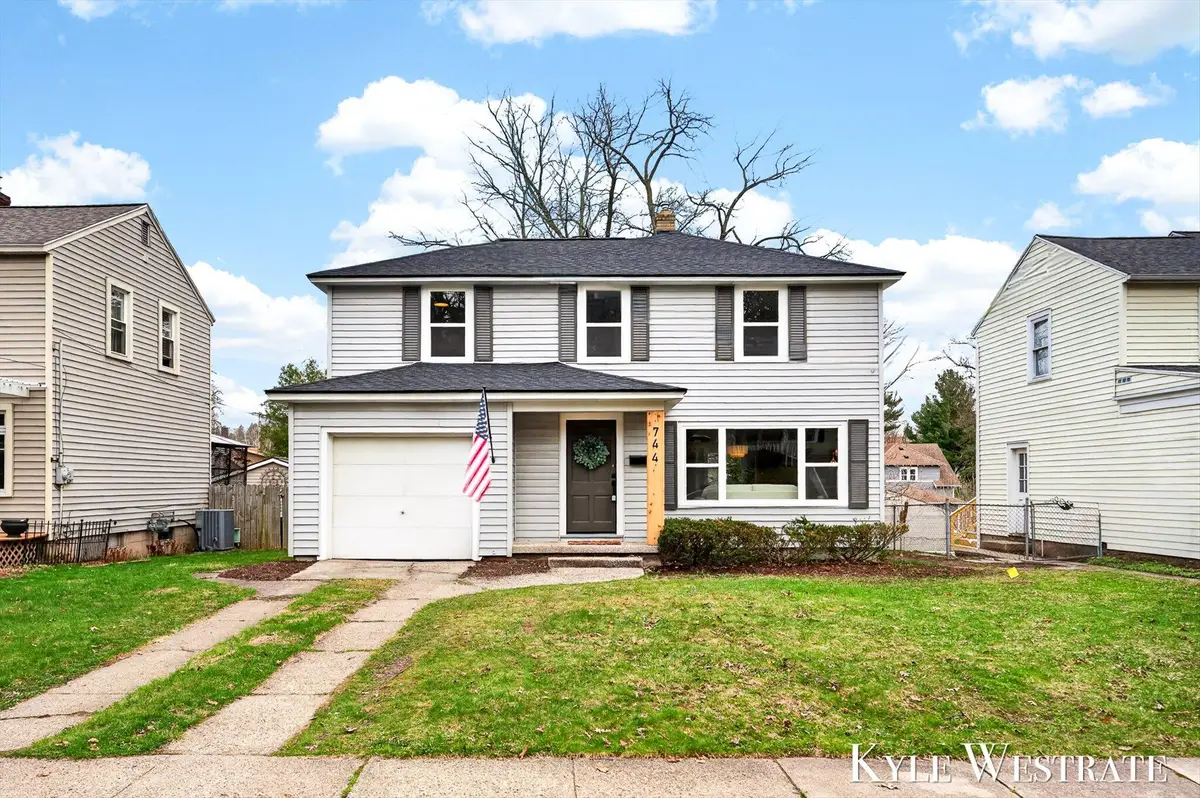 744 Grand Avenue Ne, Grand Rapids, MI 49503 - #1