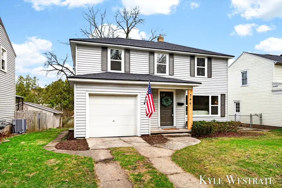 744 Grand Avenue Ne, Grand Rapids, MI 49503 - #2
