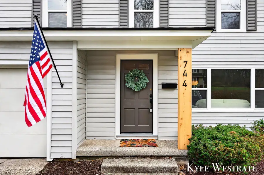 744 Grand Avenue Ne, Grand Rapids, MI 49503 - #3