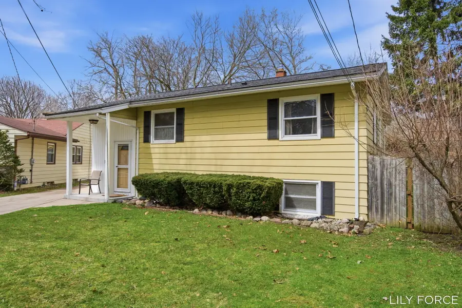 745 Barnett Place Ne, Grand Rapids, MI 49503 - #2