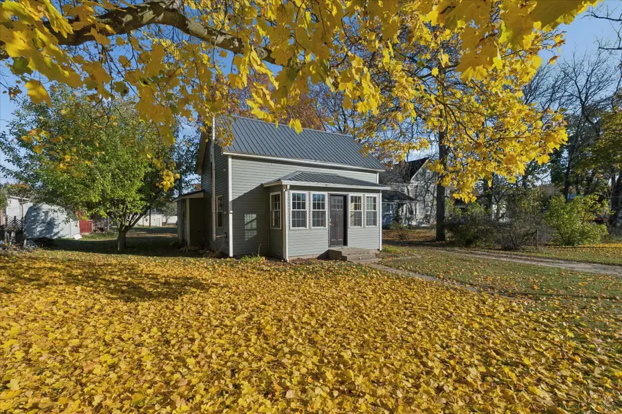 311 E Pine Street, Edmore, MI 48829 - #3