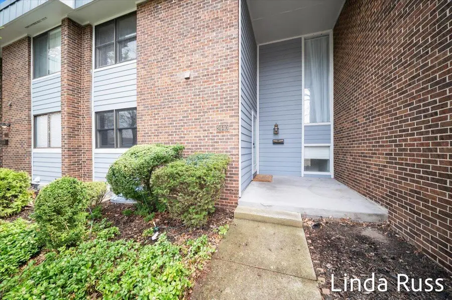 2440 E Collier Avenue Se, Grand Rapids, MI 49546 - #2