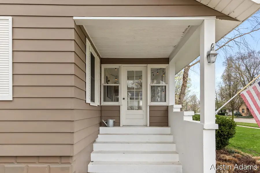 638 E Central Avenue, Zeeland, MI 49464 - #2