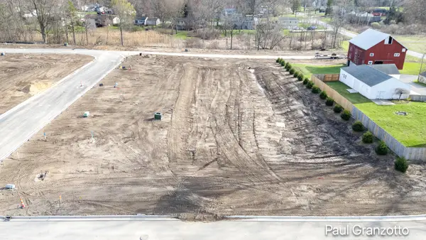 3026 Dawson Dr, Kentwood, MI 49512