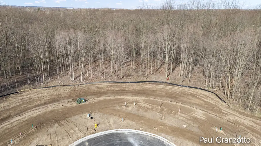 5530 Black Berry Bluff Ct, Kentwood, MI 49512 - #2