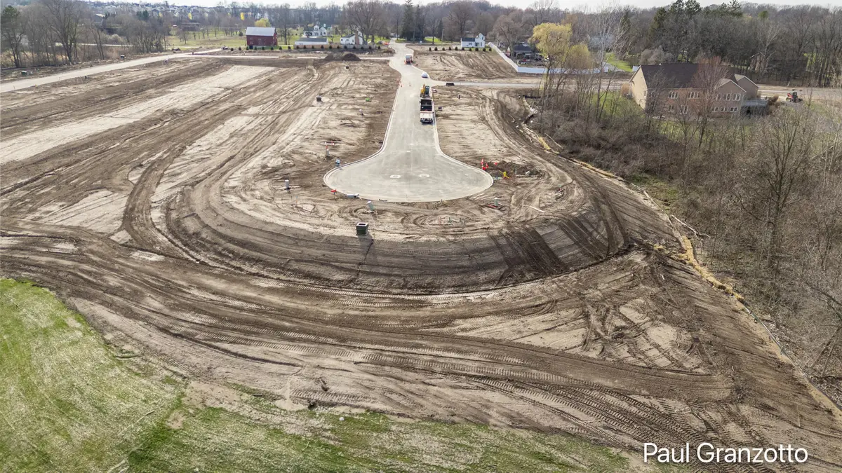 3129 Dawson Dr, Kentwood, MI 49512 - #1