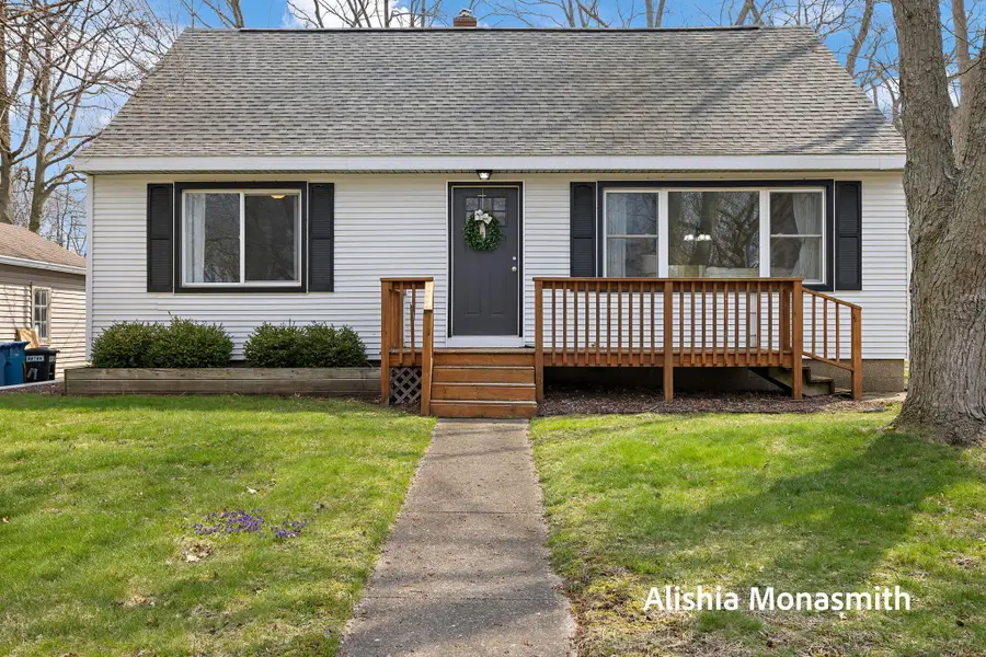 718 S Ferry Street, Grand Haven, MI 49417 - #2