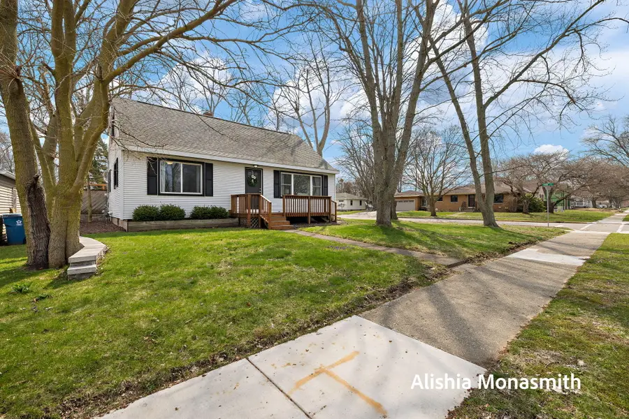 718 S Ferry Street, Grand Haven, MI 49417 - #3