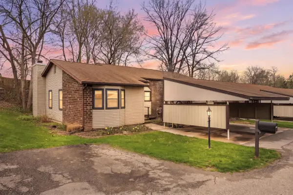 2675 Chatham Woods Drive Se, Grand Rapids, MI 49546