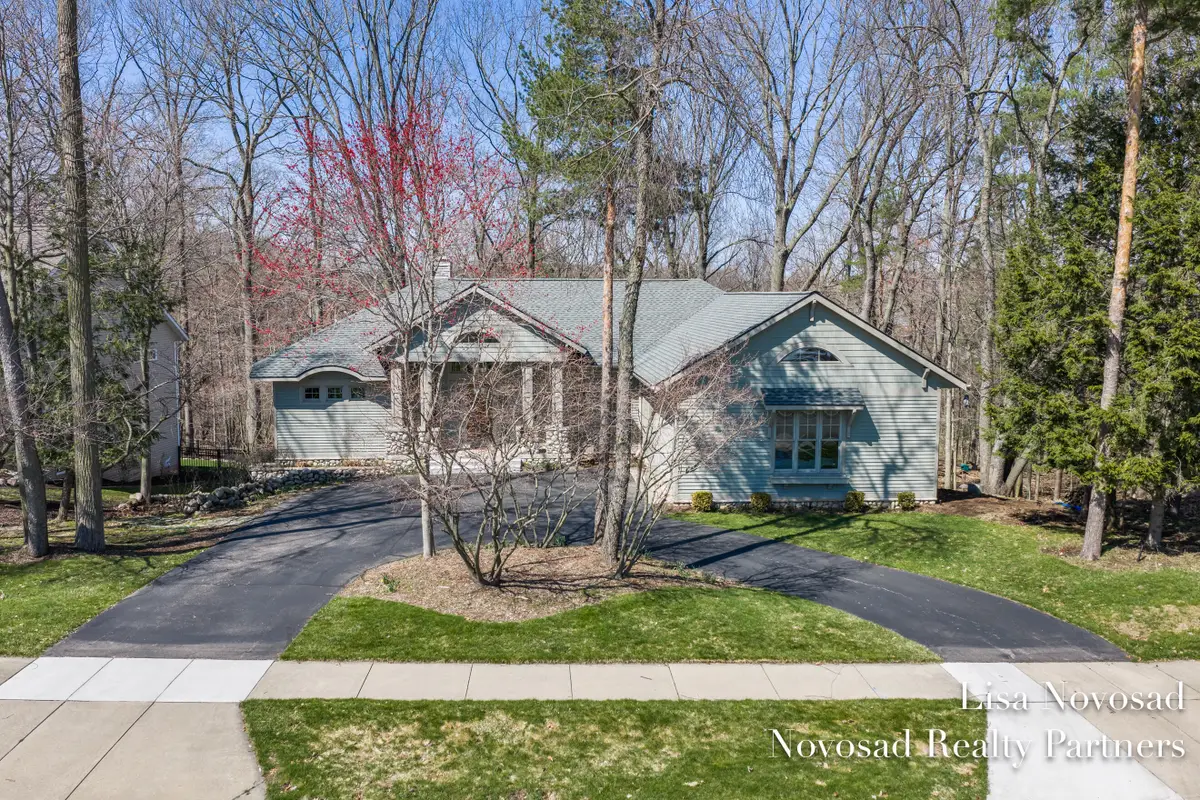 2301 Longmeadow Street Nw, Grand Rapids, MI 49504 - #1