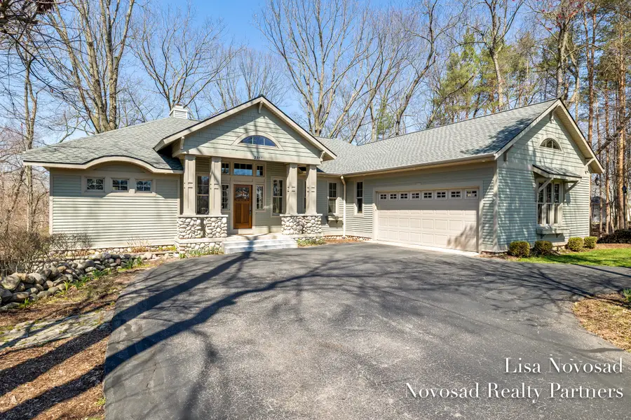 2301 Longmeadow Street Nw, Grand Rapids, MI 49504 - #2