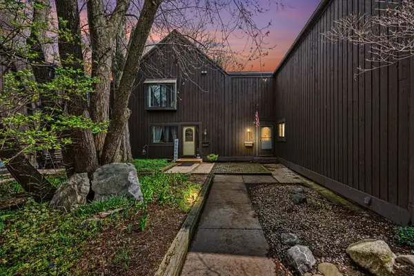 242 Dunbarton Court, Kalamazoo, MI 49006