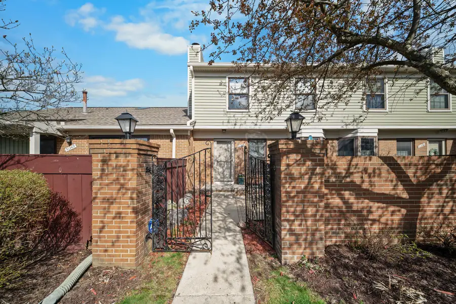 31260 Country Way, Farmington Hills, MI 48331 - #2