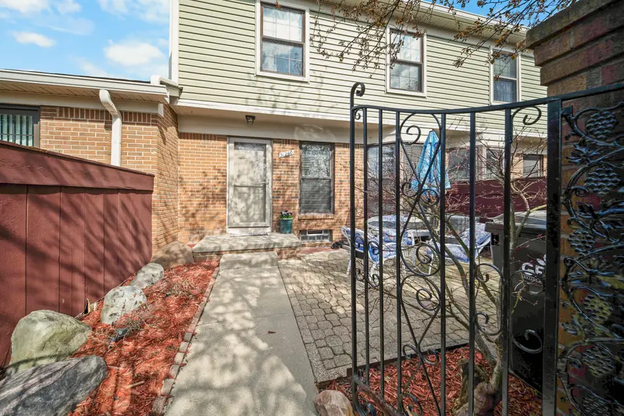 31260 Country Way, Farmington Hills, MI 48331 - #3