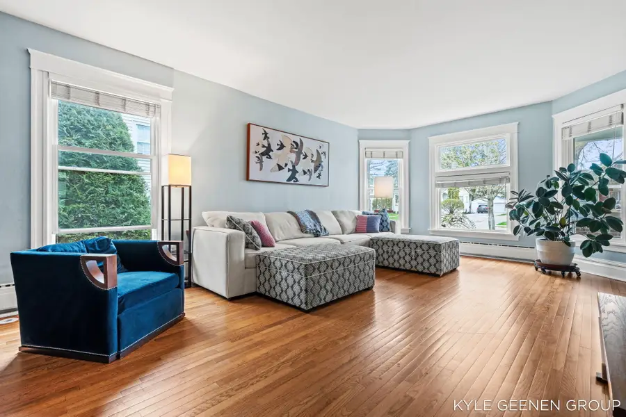 122 E Central Avenue, Zeeland, MI 49464 - #2