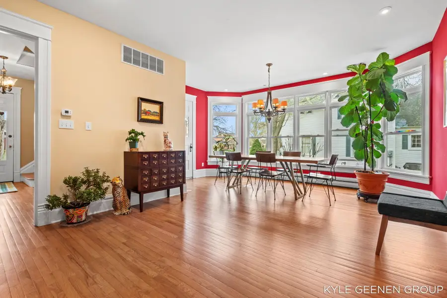 122 E Central Avenue, Zeeland, MI 49464 - #3