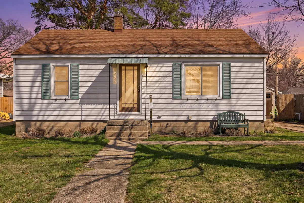 1525 Grant Avenue, Grand Haven, MI 49417 - #1