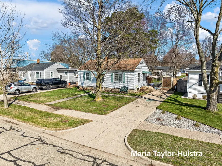 1525 Grant Avenue, Grand Haven, MI 49417 - #3