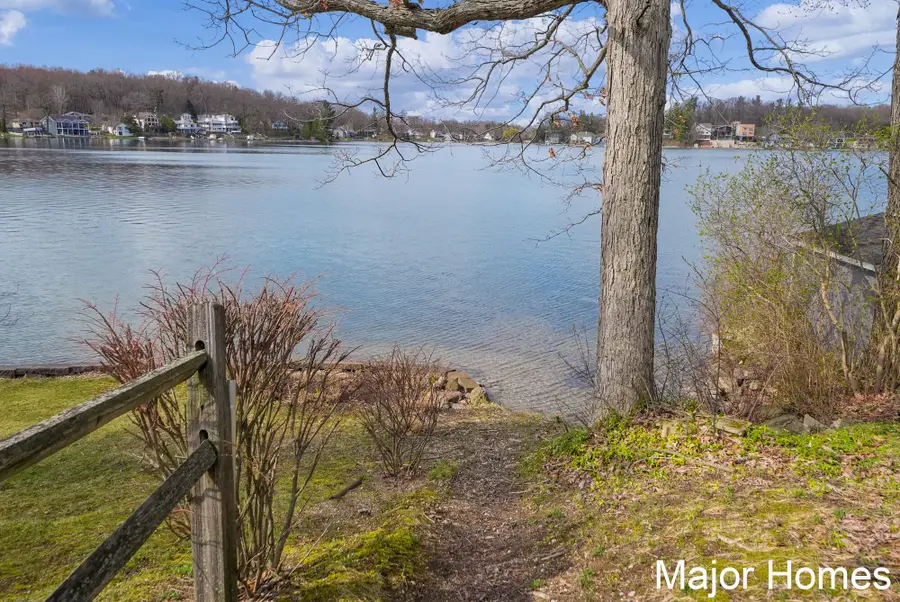 8445 Oakview Avenue Ne, Rockford, MI 49341 - #3