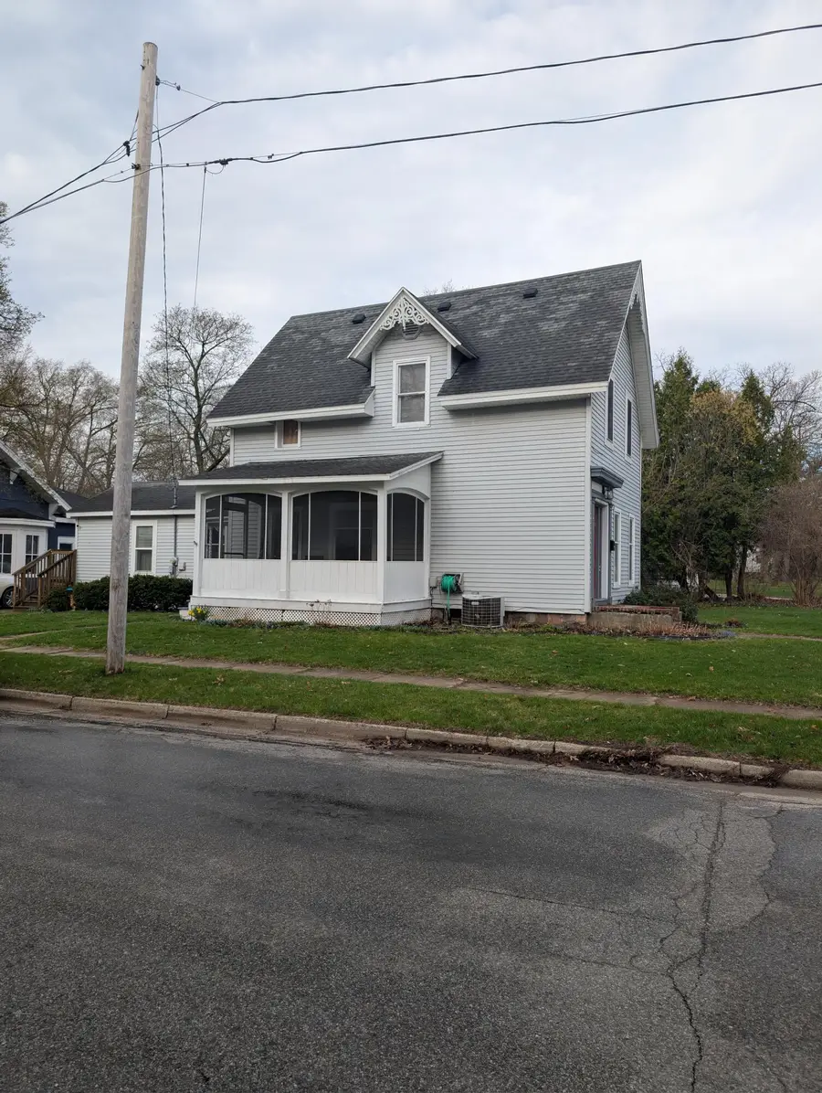 301 W Washington Street, Greenville, MI 48838 - #2