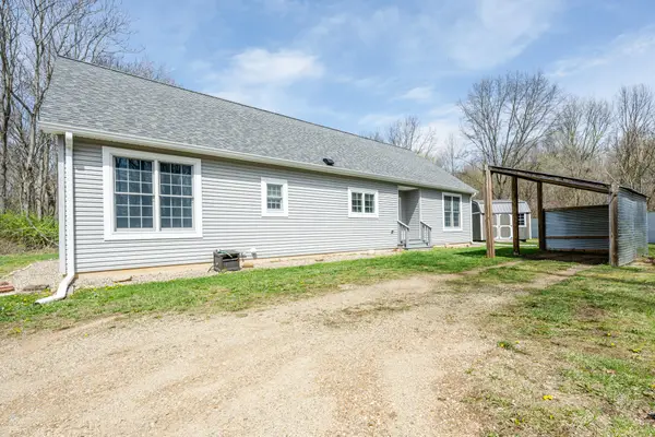 15664 Old Walton Road, Buchanan, MI 49107