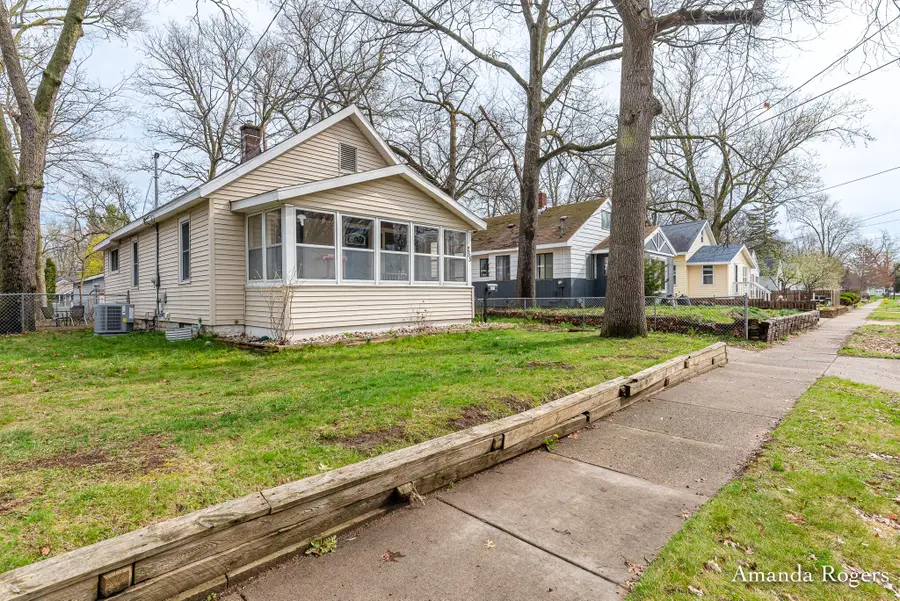 255 Holly Street Sw, Wyoming, MI 49548 - #2