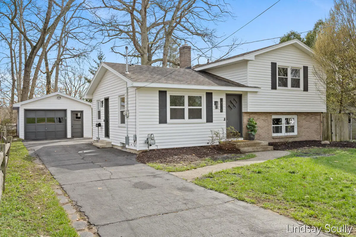 1510 Southlawn Drive Sw, Wyoming, MI 49509 - #1