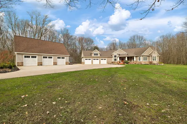 13090 Woodhaven Drive, Grand Haven, MI 49417