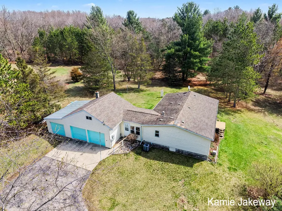 1720 W Fenwick Road, Fenwick, MI 48834 - #3