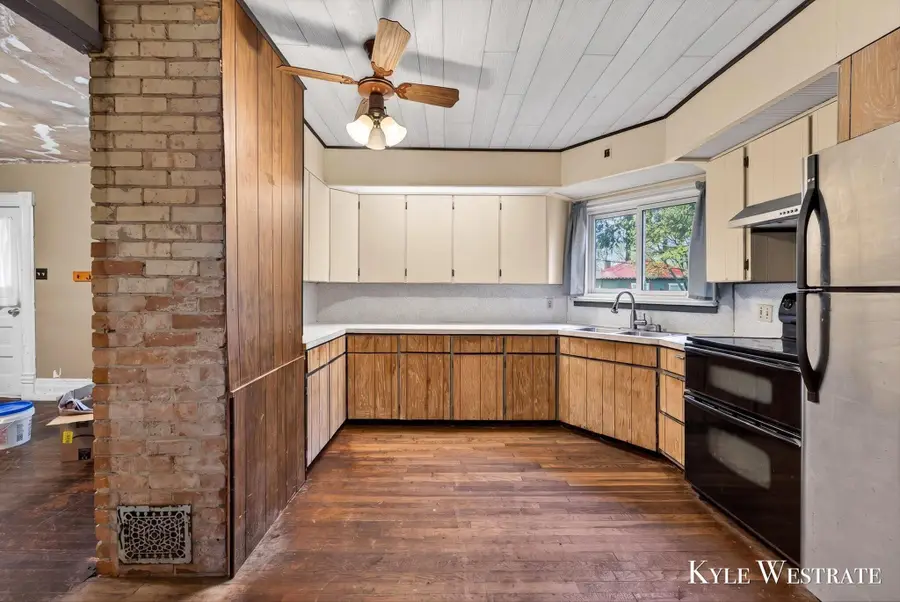 123 W Main Street Se, Caledonia, MI 49316 - #3