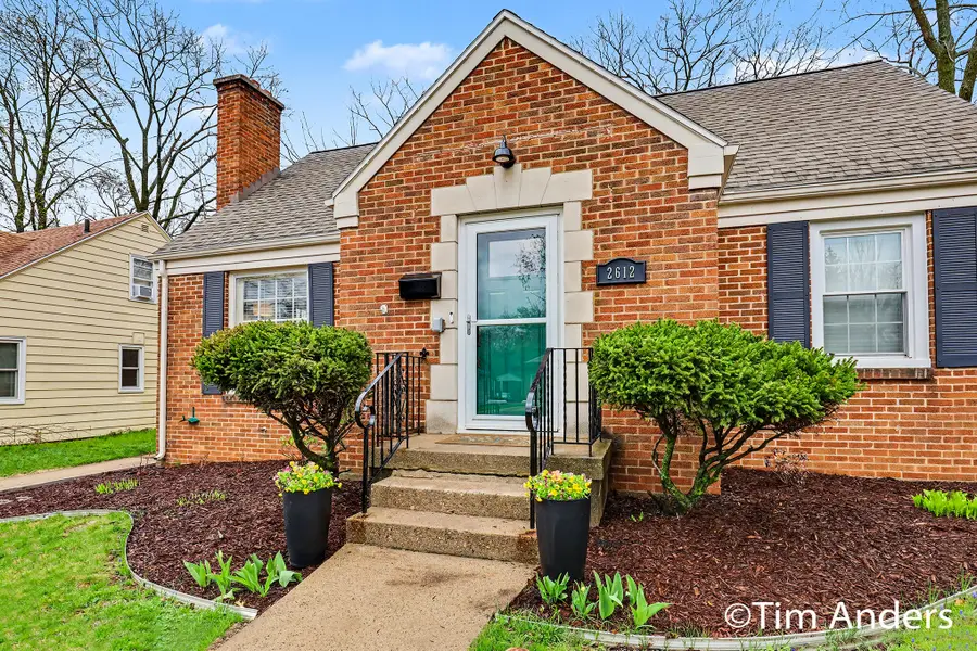 2612 Oakwood Avenue Ne, Grand Rapids, MI 49505 - #2