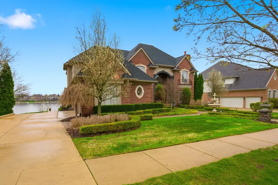 18356 Clairmont Circle W, Northville, MI 48168 - #2