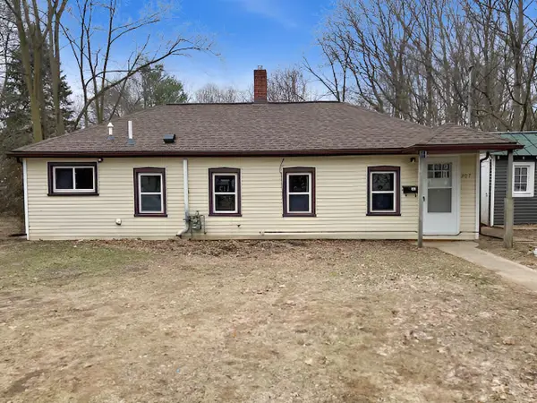 207 N Osmun Street, Greenville, MI 48838