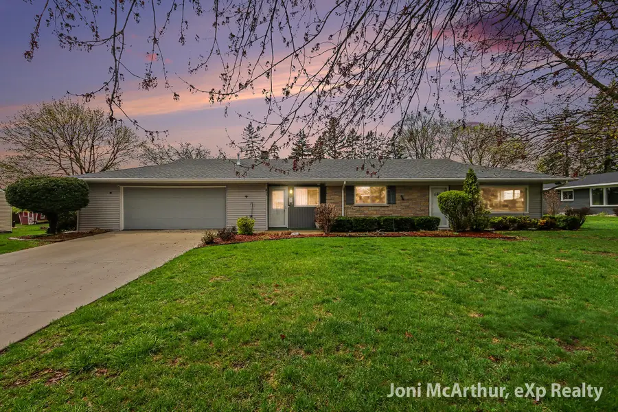 805 S Merry Lane Terrace, Greenville, MI 48838 - #2