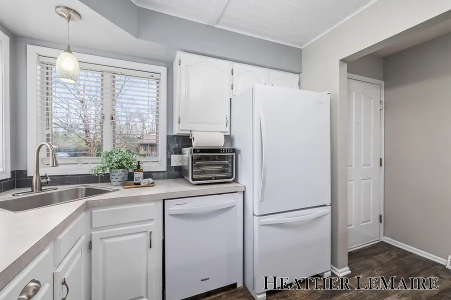 4973 N Valley Drive Ne, Grand Rapids, MI 49525 - #3