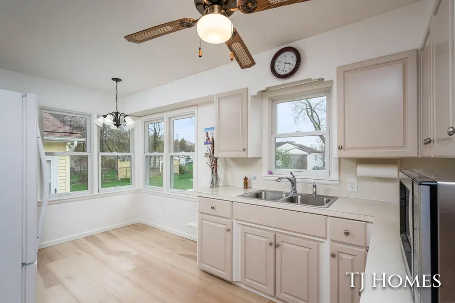 4144 Bell Avenue Ne, Grand Rapids, MI 49525 - #3