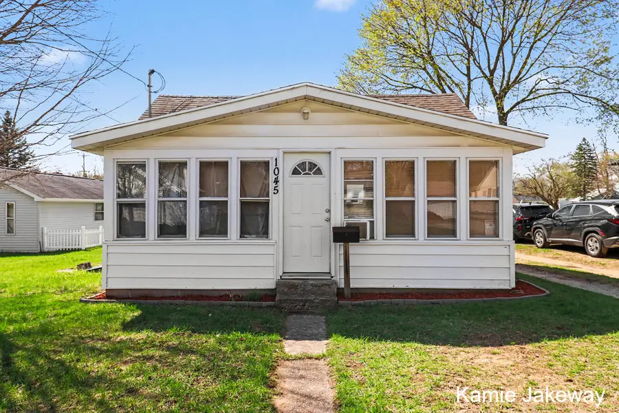 1045 Alderman Street, Belding, MI 48809 - #2