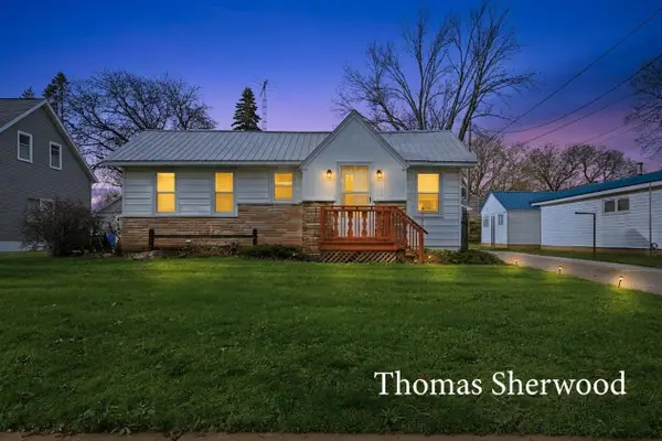 409 W Oak Street, Fremont, MI 49412