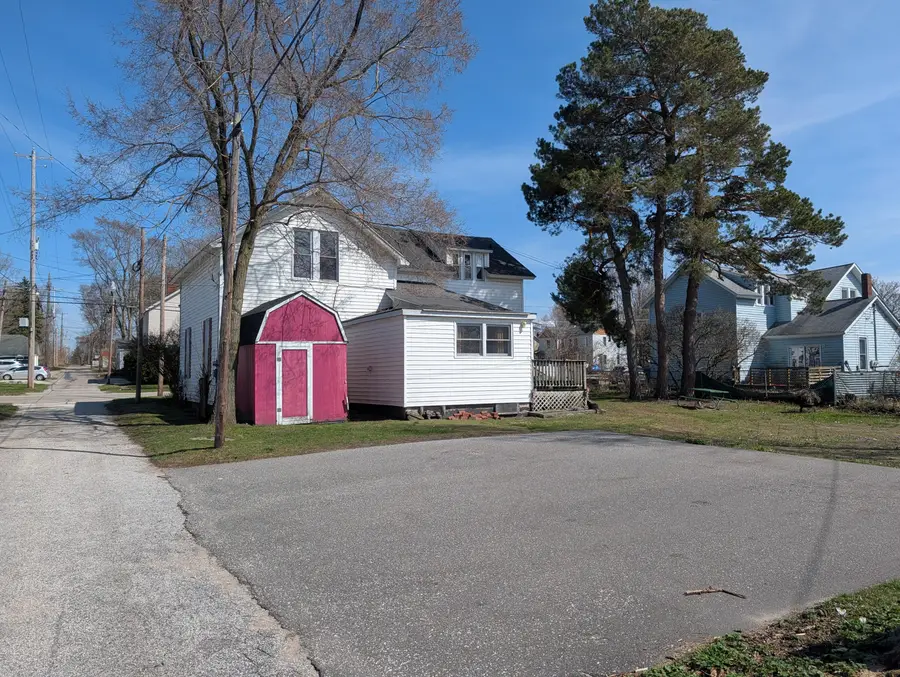 208 S Washington Avenue, Ludington, MI 49431 - #3