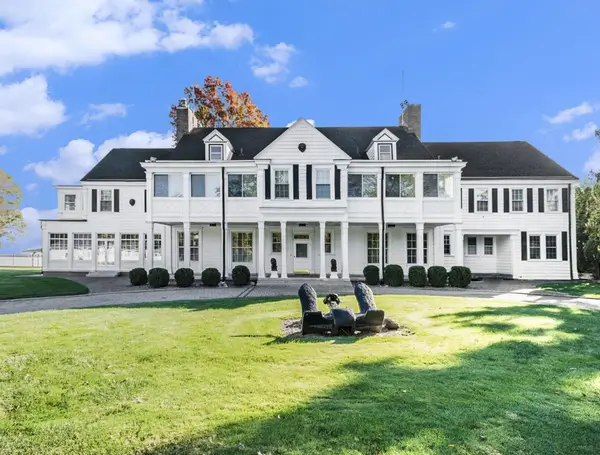 19123 Parke Lane, Grosse Ile, MI 48138