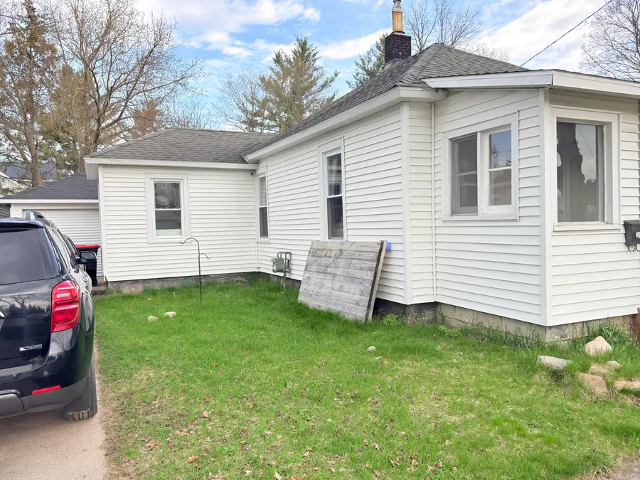 136 W 5th Avenue, Reed City, MI 49677 - #3